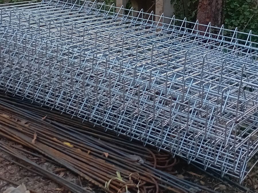 Tumpukan lembaran wiremesh galvanis