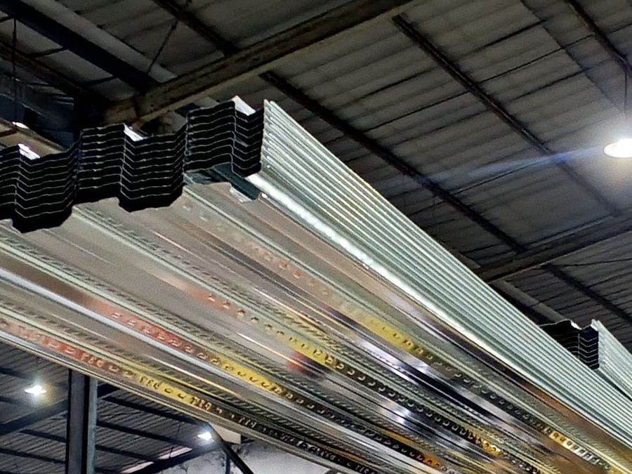 Lembaran bondek galvanis bergelombang dengan emboss